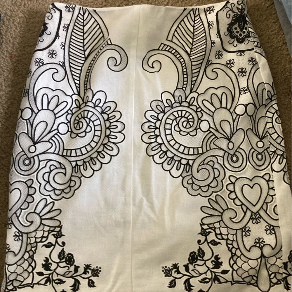 Womens Black and White Design New York & Company Skirt